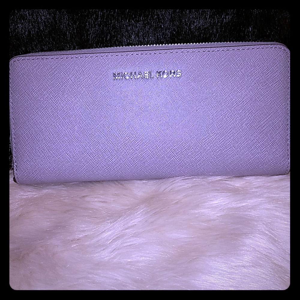 ✔💯% AUTHENTIC Michael Kors wallet